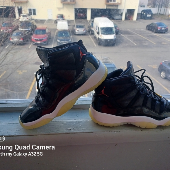 Retro Air Jordan 11's  (72-10) - Picture 2 of 6